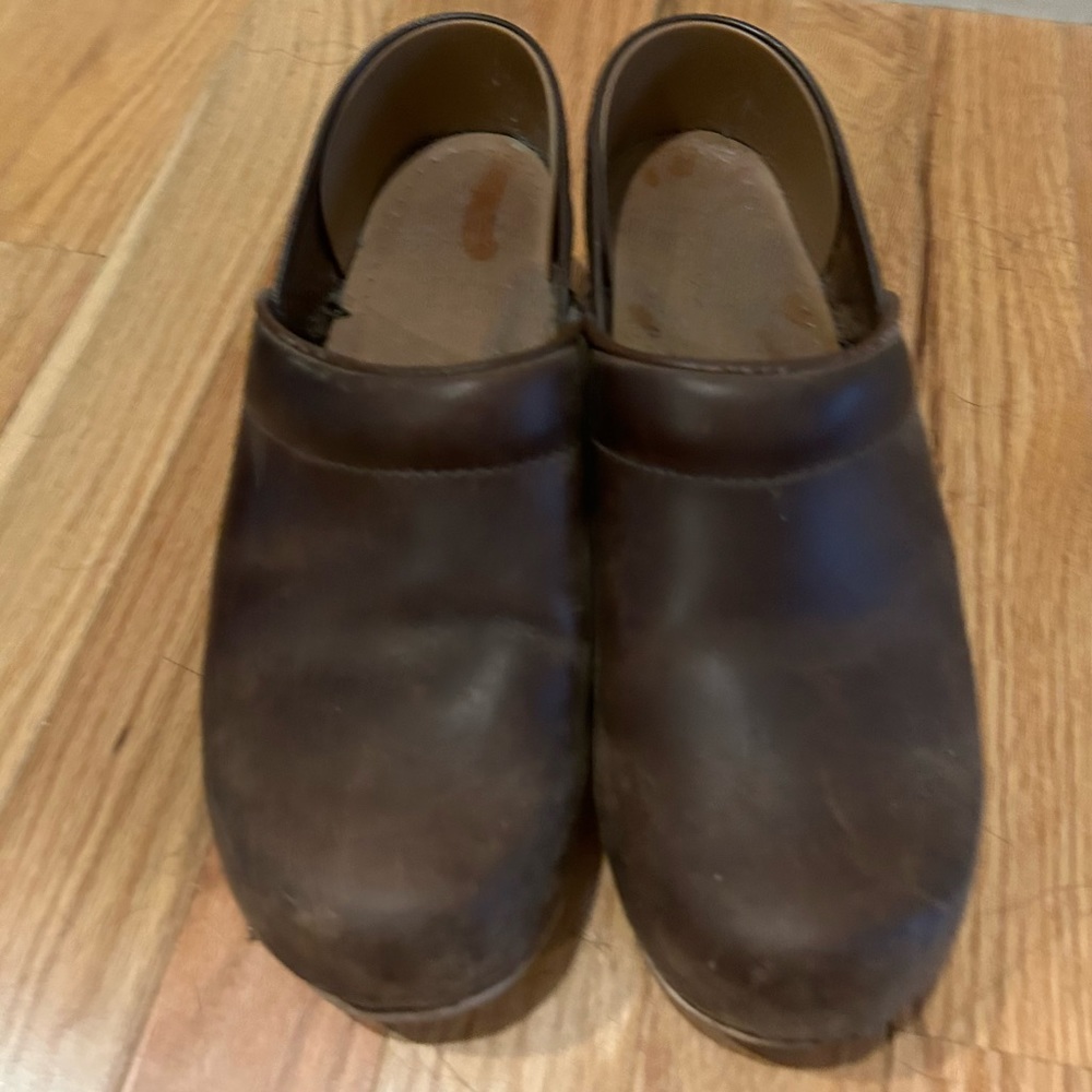 Size 39 (US 8.5-9) Dansko clogs